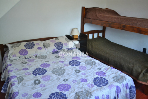 Piriápolis, Playa Hermosa. Casa En Venta A 200 Metros De La Playa. Padrón Único, 4 Dormitorios, 2 Baños