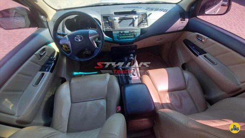 Imagem 4 de 10 de Toyota Sw4 2014 3.0 Srv 7l 4x4 Aut. 5p
