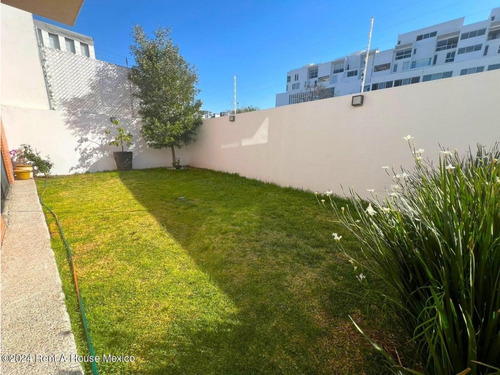 Zibatá Queretaro, Se Vende Casa Con 4 Recamaras Cada Uno Con Baño, Una En Planta Baja, Tiene Cuarto De Servicio Qh243673