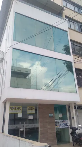 Oficina En Arriendo En Versalles. Cod A10077