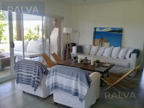 Imagen 3 de 19 de Casa Con Piscina - El Canton - Islas