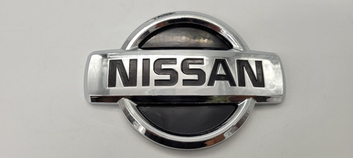 Nissan Pathfinder Emblema Persiana 