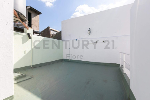 Venta Ph 2 Ambientes Con Patio, Terraza Y Parrilla Propia. Barracas