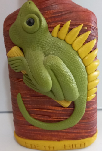 Imagen 4 de 6 de Botella Decorativa. Souvenir Comprada En Costa Rica.