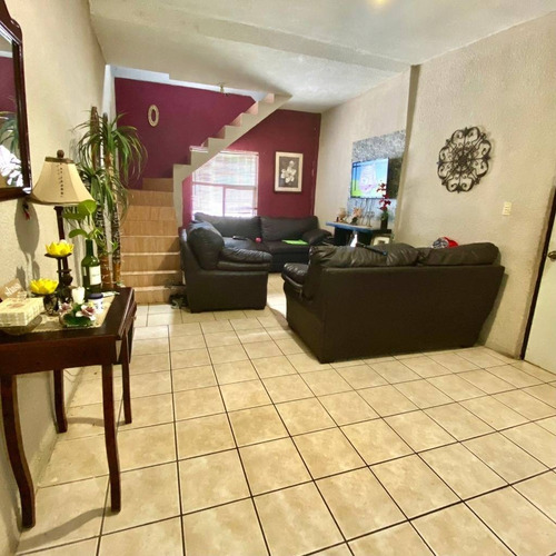 Imagen 2 de 9 de Bonita Casa En Venta