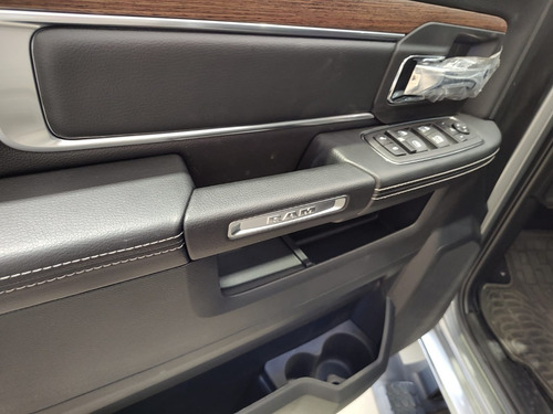 Imagen 10 de 16 de Ram 1500 Laramie 5.7l Automatica At8 4x4 $
