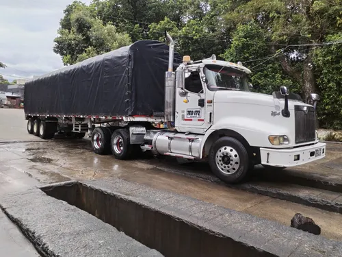 Tipo De Servicio: *público* Clase De Vehículo: *tractocamion