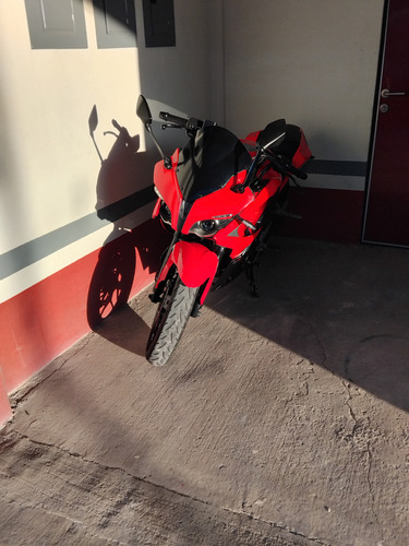 Pulsar Rs 200 Color Rojo Marca Bajaj Con Detalles De Su Año