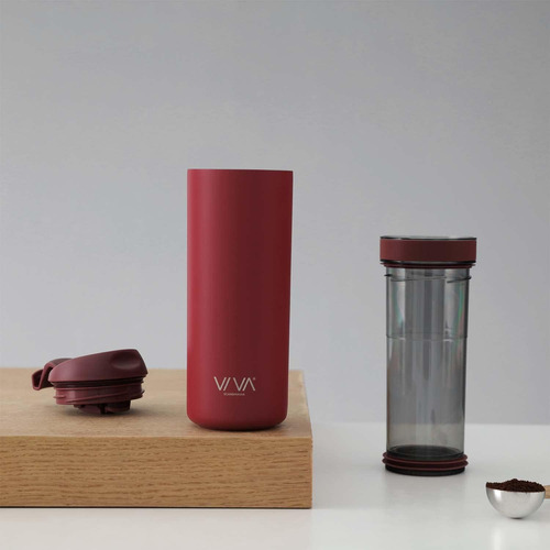 Café Aislada Rojo Arándano Y Cafetera De Prensa Francesa
