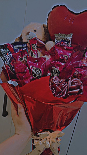 Busque De Chocolate E Flores