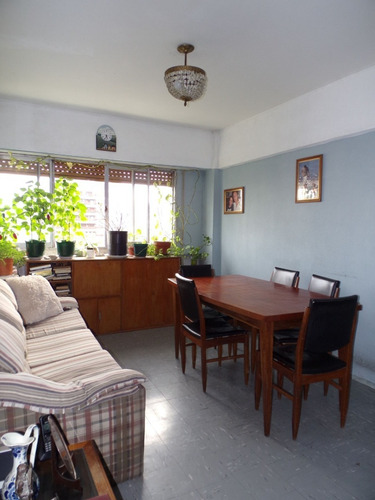 Imagen 4 de 17 de Departamento De Tres Ambientes Al Frente Con Vista Abierta