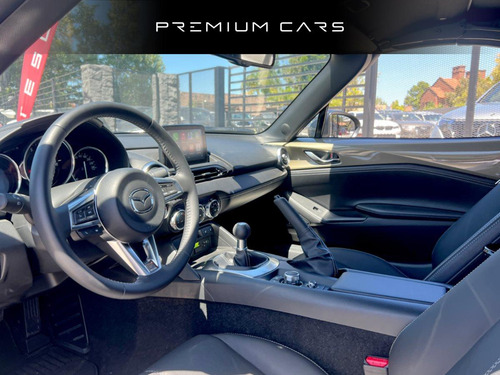Mazda MX-5 Miata 2.0 Soft Top MT