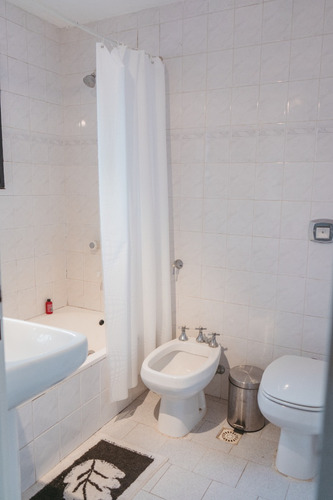 Casa En Venta En Carlos Paz De Categoria A 100 Metros Del Lago