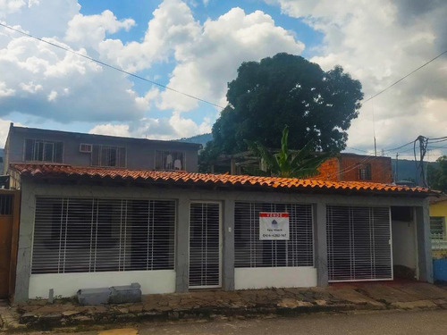 Casa Con Tres Apartamentos En Caprenco, Naguanagua. Luz Coelho.