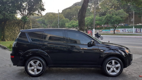 Imagem 12 de 14 de Outlander 3.0 V6 4x4 Automática 2008 Preta
