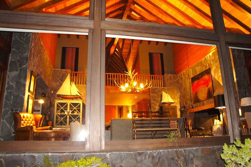 Casa En Venta De 6 Dorm. En Vichuquén