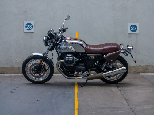 Imagen 5 de 15 de Moto Guzzi V7 Iii Aniversario Usada