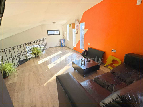 Casa Con Patio Y Gran Bodega (103650)