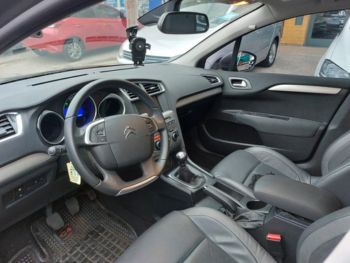 Imagen 7 de 10 de Citroën C4 Lounge 2016 1.6 Hdi 115 Feel Pack