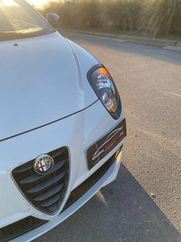 Imagen 22 de 23 de Alfa Romeo Mito 2015 1.4 Tbi Quadrifoglio Verde