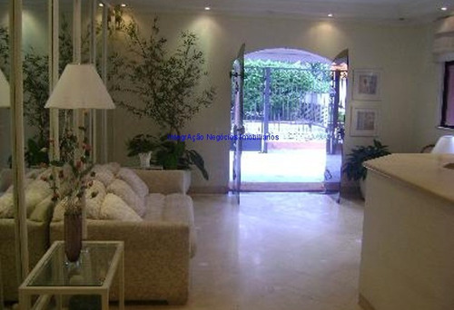 Imagem 5 de 10 de Condomínio Com Portaria 24hrs, Piscina, Salão De Festa E Sauna. Prédio Com Serviços De Lavanderia E Arrumadeira - 21053117 - 68858134