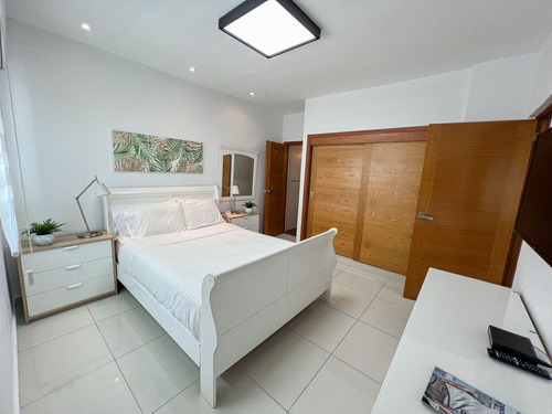 Piantini, Claro, Fresco Y Acojedor Apartamento Amueblado