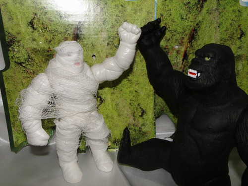 Mumia Egipcia Combate King Kong Gorila Com 25cm Duelo Titans