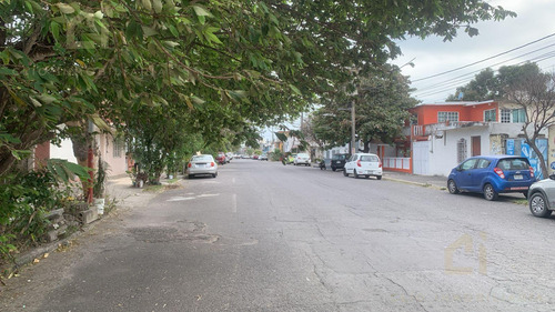 Terreno En Venta En Veracruz, Esquina Con Doble Frente Y Excelente Conectividad