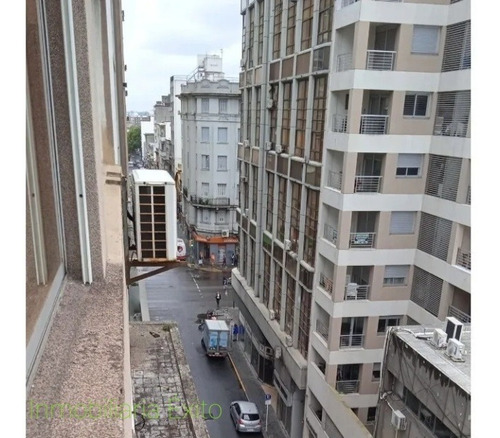Imagen 2 de 20 de Vendo Monoambiente 29m2, Centro De Mvd Piso 9. G.c $ 3.500