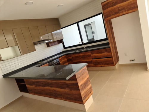 Se Vende Casa En Cañadas Del Arroyo, 4ta Recamara En Pb, Jardín, Doble Altura !