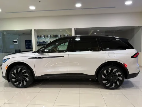 Lincoln Nautilus Jet Black Hibrida 2025