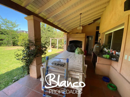 Muy Linda Casa A La Venta En El Barrio La Lomada - Pilar