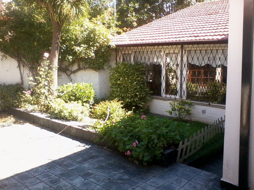 Imagen 3 de 17 de Amplio Chalet En Excelente Zona En La Ciudad