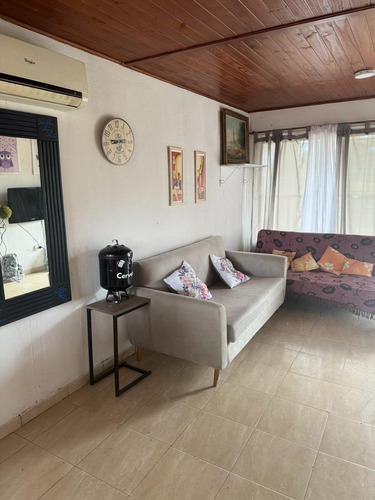 Casa En Venta - 2 Dormitorios 1 Baño - Cochera - 420mts2 - Mar Del Plata
