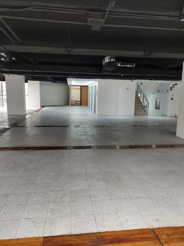 Polanco, 708m2, Amplios Espacios Abiertos, Muy Iluminada, Sala De Juntas, 3 Privados, 6 Estacionamientos, Vigilancia 24 Horas, 3 Elevadores. Excelente Ubicación. El Precio Es Más El Mantenimiento
