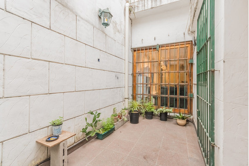 Casa. Gran Potencial Para Desarrollo Inmobiliario. Quincho Y Garage. Avellaneda Centro