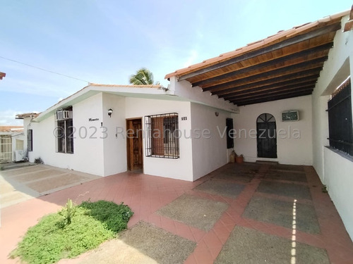 Casa En Venta Urbanización Chucho Briceño Cabudare Lara (24-9408) // Invierta Seguro Con Rentahouse//