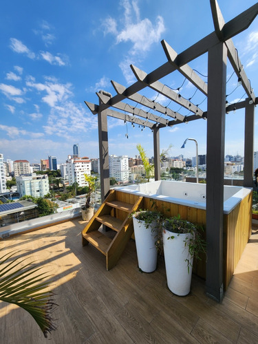 Apartamento Penthouse De 3 Niveles En Naco Cerca De La 27