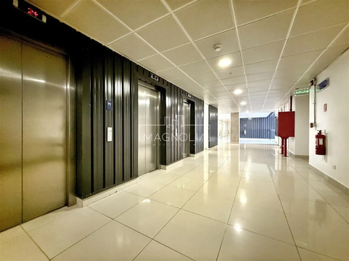 Arriendo De 9 Oficinas En Aeropuerto Amb De Santiago.