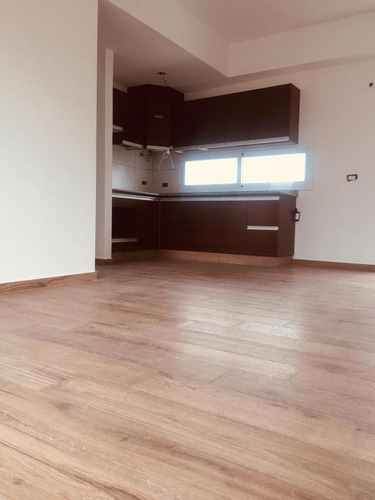Imagen 4 de 7 de Departamento En Venta En Castelar Norte