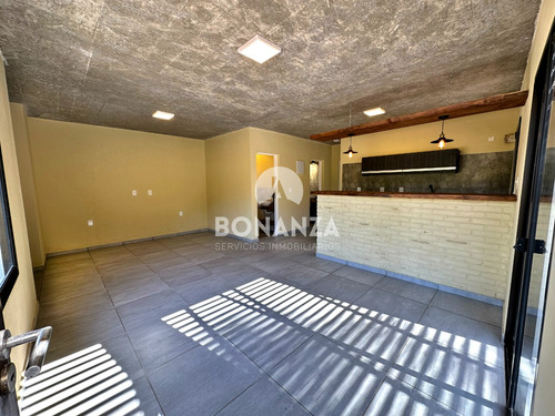 Casa En Venta A Estrenar. Piriápolis. 2 Dormitorios, 2 Baños, Parrillero. Construcción Tradicional.
