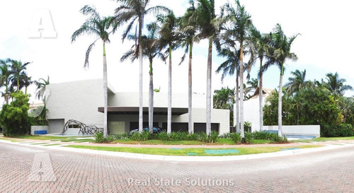 Imagen 2 de 30 de Casa Luxury En Venta, Amueblada, 4 Recámaras, Salón Tv, Muelle, Isla Dorada, Zona Hotelera Cancún