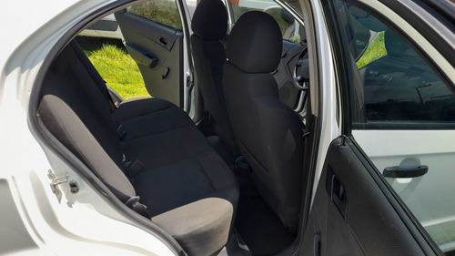 Imagen 14 de 15 de Chevrolet Aveo 2018 1.6 Ls Mt
