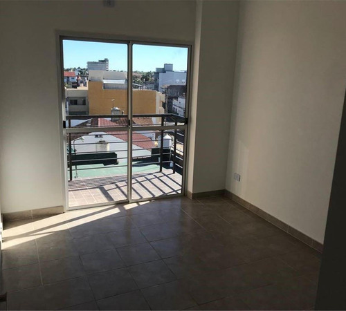 Imagen 8 de 12 de Depto 2 Amb - 4° Piso Fte - Con Balcón - Ascensor