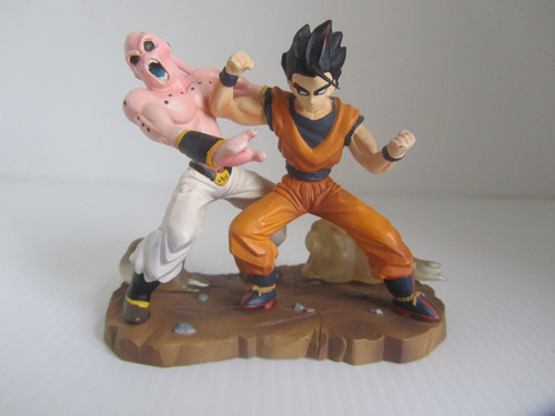 Dragon Ball Gohan Enfrentando A Majin Bu Codazo Mortal