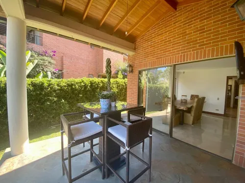 Casa En Venta En El Poblado, Loma De Los Balsos. Cod V10402