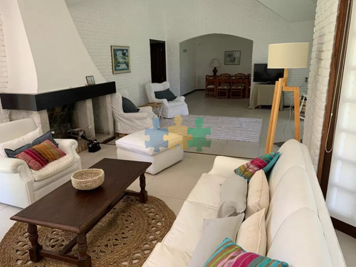 Alquiler Temporario De Casa De Tres Dormitorios Con Piscina En Barrio Lugano A Pasos De Punta Shopping, Punta Del Este - Ref : Eqp6839