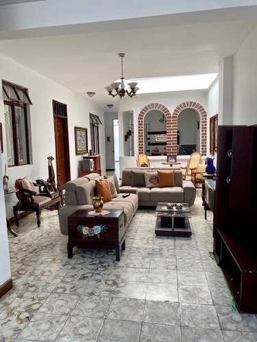 Barrio Santa Rita - Casa En Venta