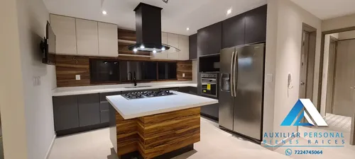 Casa De Una Sola Planta Con Carriles De Nado En Venta O Renta Metepec