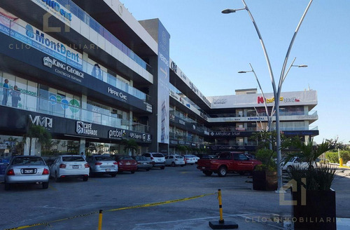 Local En Renta Con Vista Panorámica En El Tercer Piso De Plaza Vela